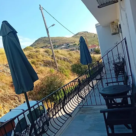 Kostas Studios Apartments - Ενοικιαζόμενα Δωμάτια Με Κουζινάκι Myrina Exterior photo